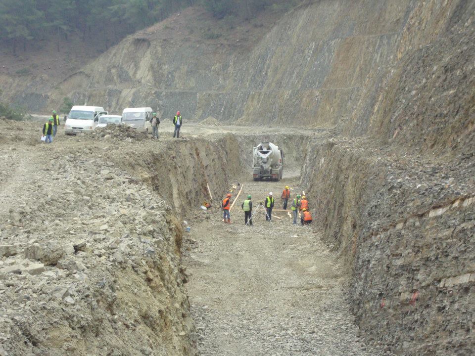 SU YAPILARI BETON KANAL İ&Ccedil;İ KOTLAMA VE BETON BAŞLANGICI
