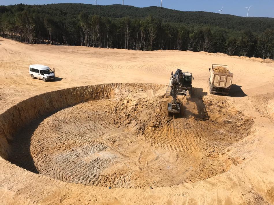 TRİB&Uuml;N TEMELİ VE PLATFORM KAZISI