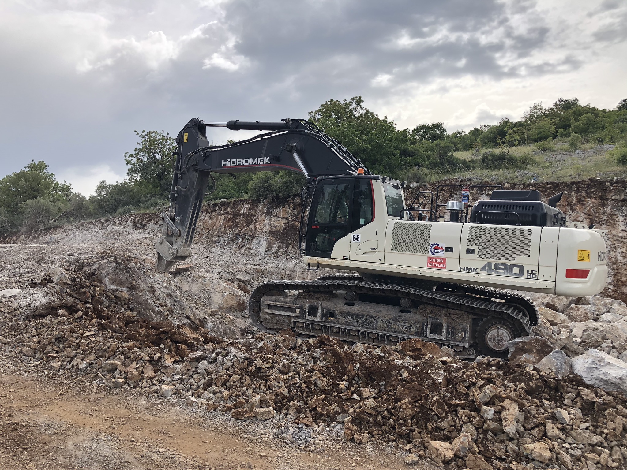 TAŞ S&Ouml;K&Uuml;M&Uuml;