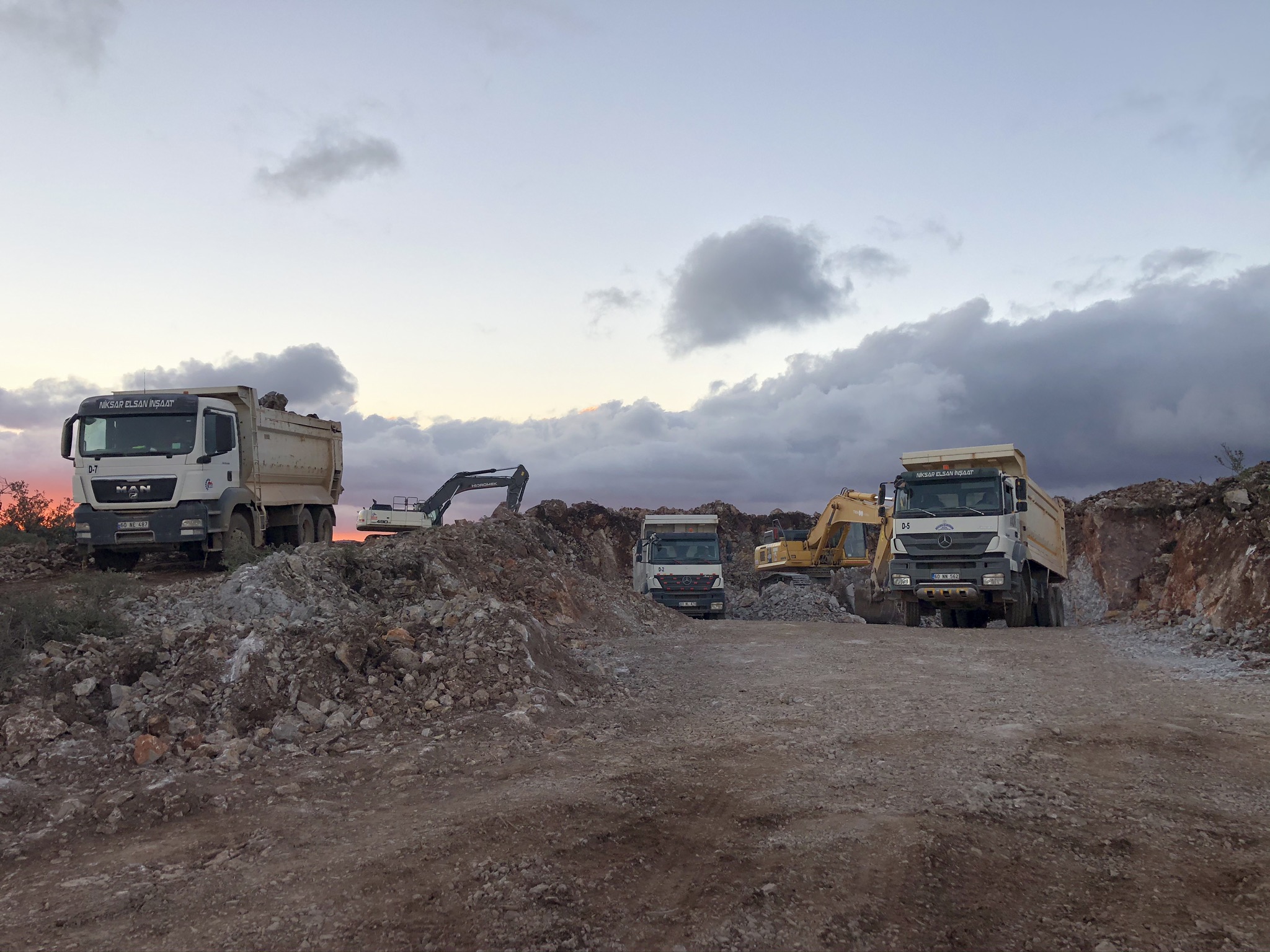 RES PROJESİ TRİB&Uuml;N PLATFORM ALANI KAZISI