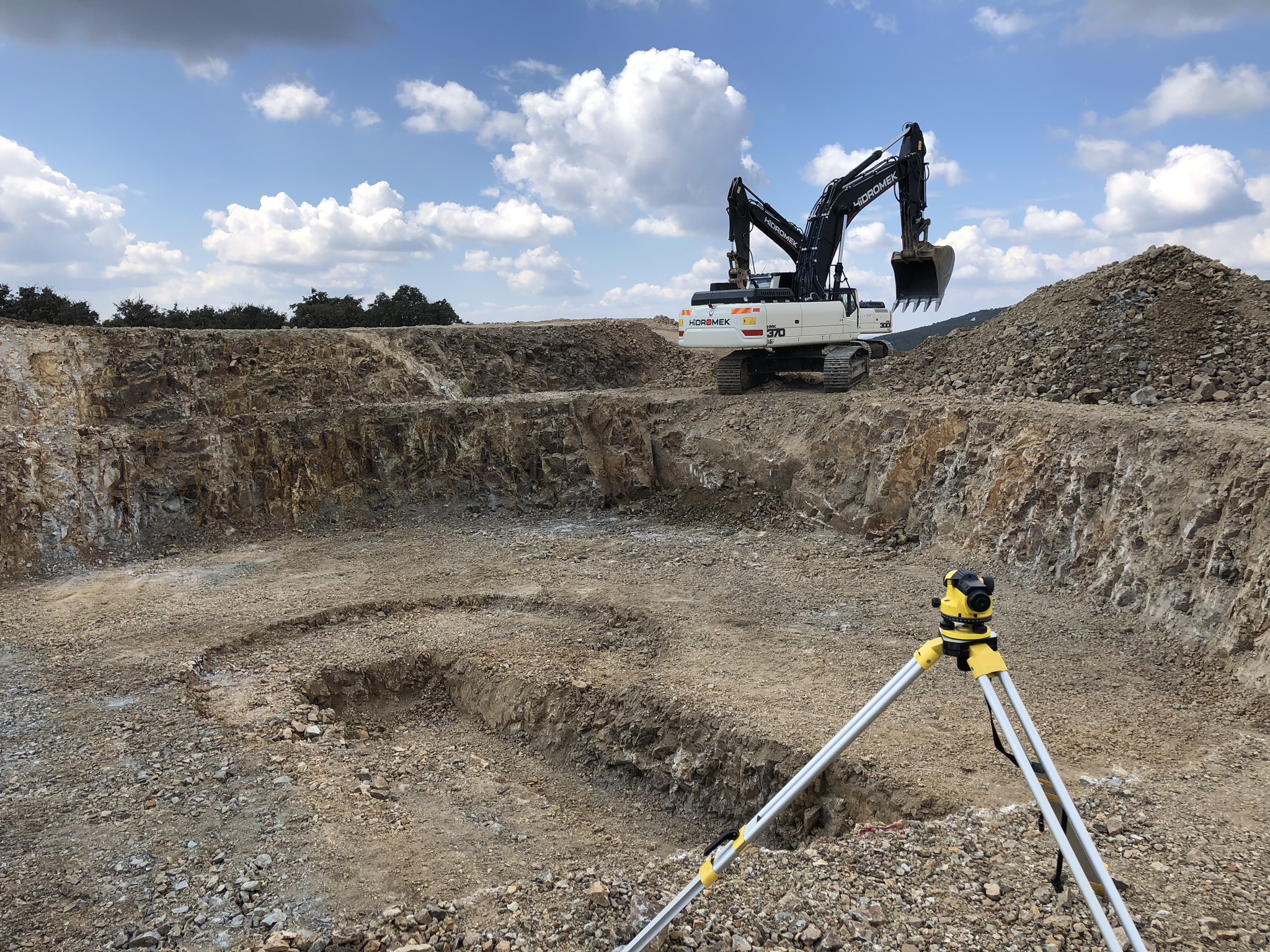 TOPOĞRAFİK ALETLER İLE TRİB&Uuml;N TEMELİ SIFIRLAMA